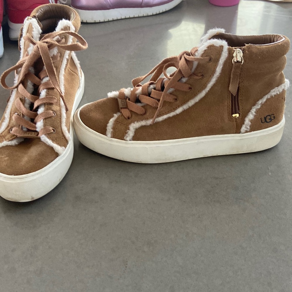 Brown UGG ankle boots. Size 8.